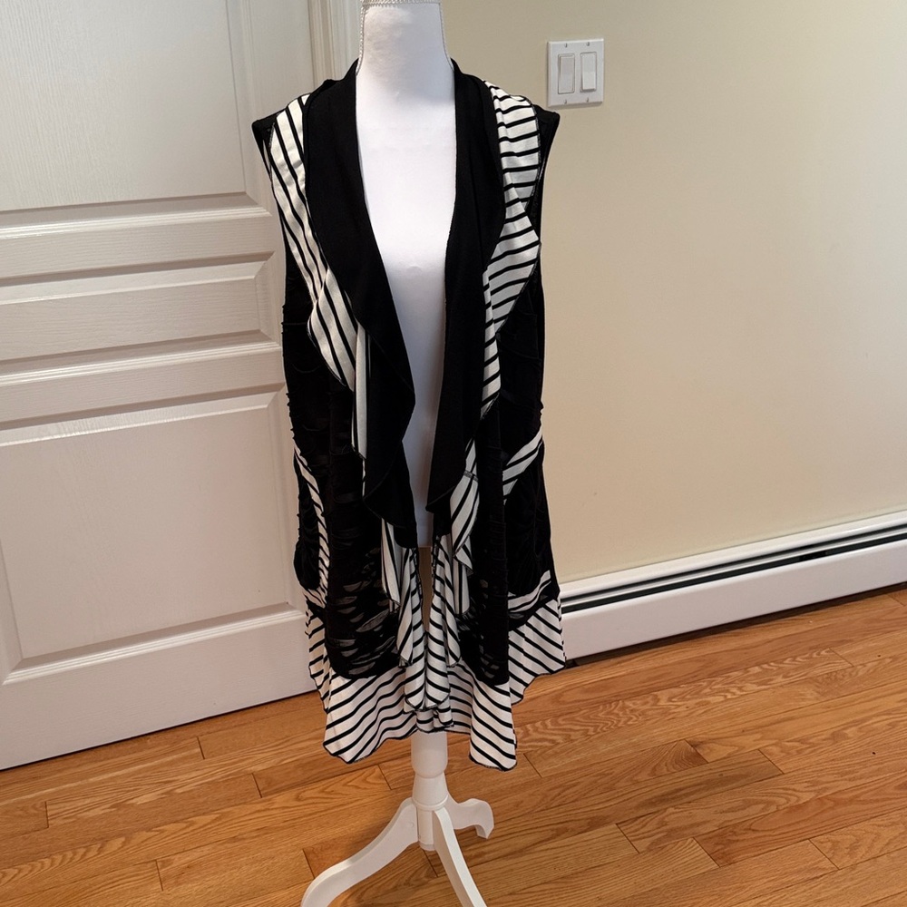 Multiples Sleeveless Vest Black and White waterfall design front, big pockets